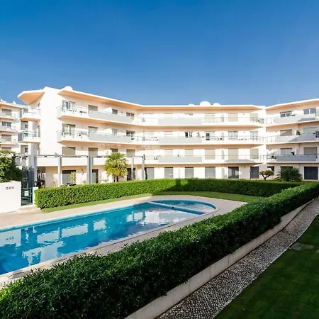 Sun & Sea Lagos, Meia Praia Beach! First Floor 拉哥斯