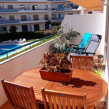 Sun & Sea Lagos, Meia Praia Beach! First Floor 公寓