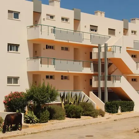 Sun & Sea Lagos, Meia Praia Beach! First Floor *